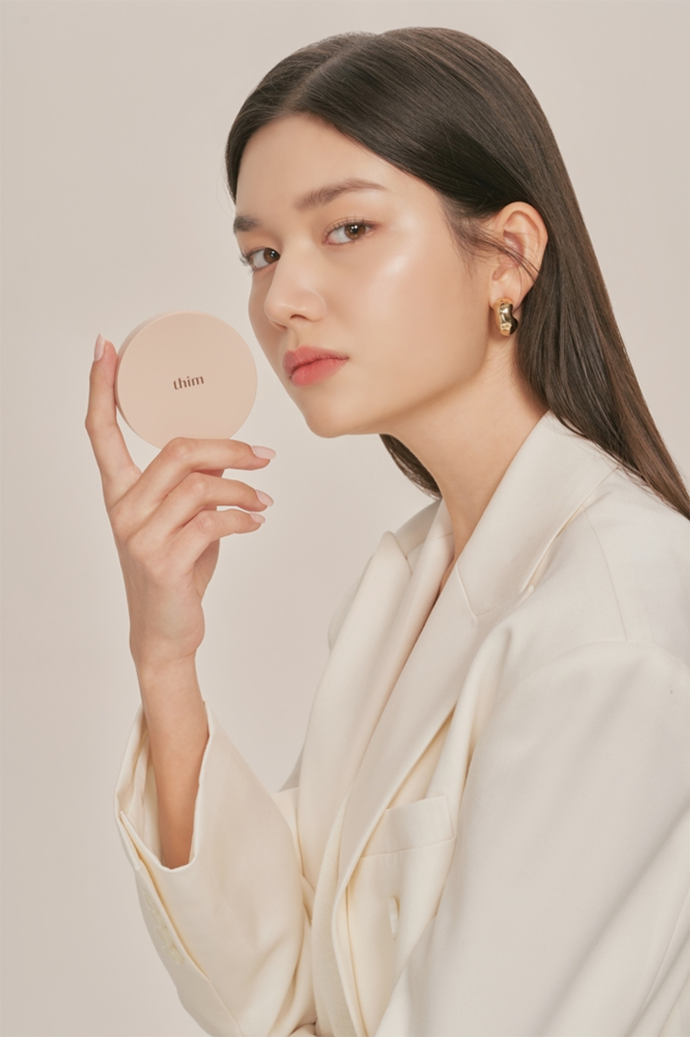 thim Luminous Skin Cushion - Долговременная основа в губке для сияния и увлажнения оттенок 21 Light Beige, 15 g