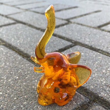 Слон хобот вверх