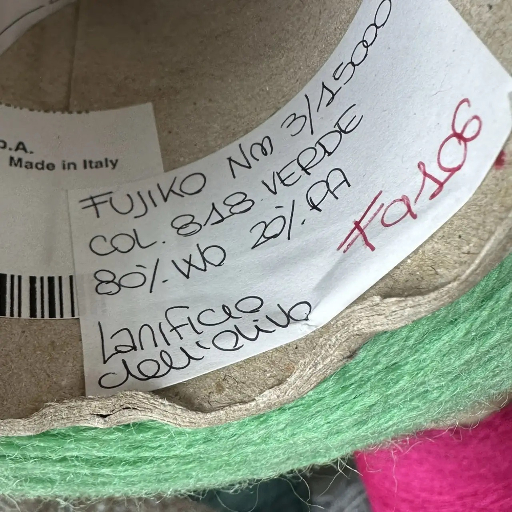 FUJIKO - LANIFICIO dell' OLIVO; 80% меринос, 20% п/а; 500м/100гр; col. 818, цвет: зелёный