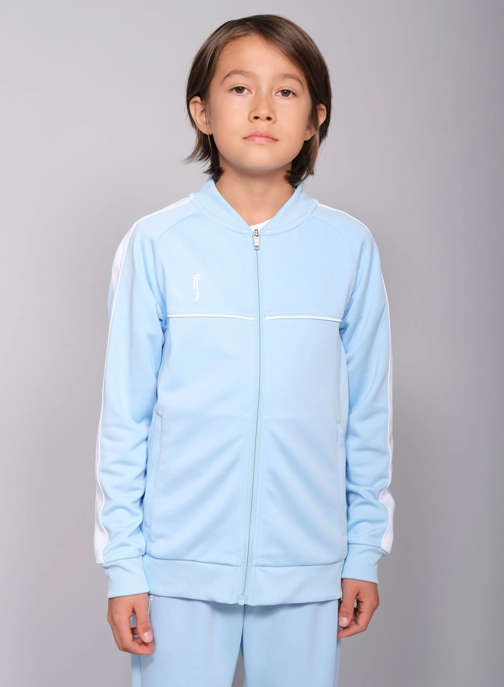 Модель рост 139 см. размер брюк 8-10 см