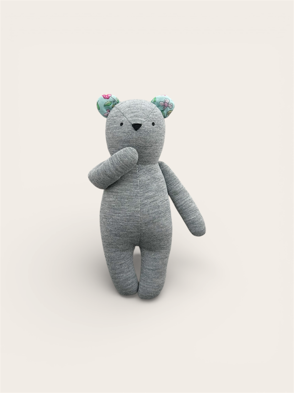 Медвежонок серого цвета