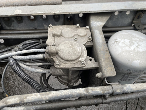 Кран управления тормозами прицепа