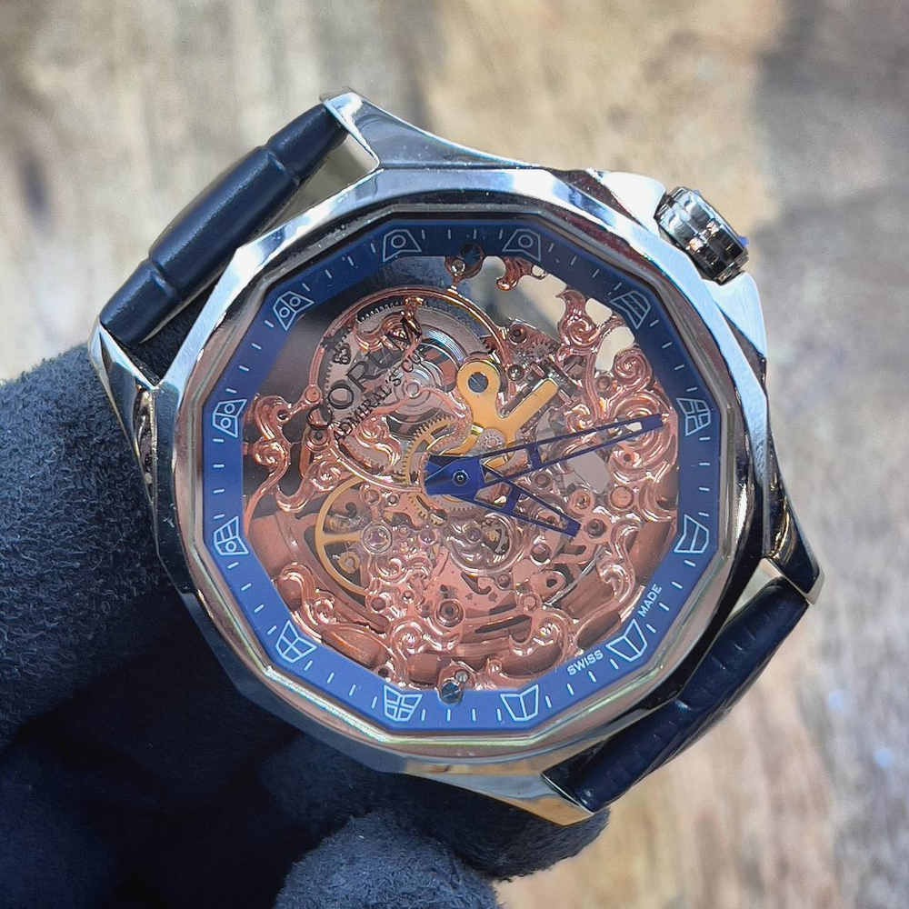 Часы Corum