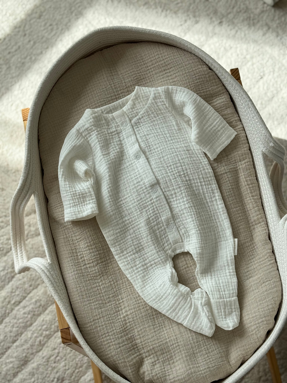 Комбинезон без декора и чепчик, Белый