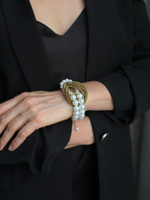 Браслет "Виржини" из белого жемчуга Майорка и венец. стекла бисерной огранки в золотом оттенке