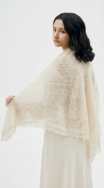 Оренбургский пуховый платок-паутинка с люрексом МАМ110-02/17