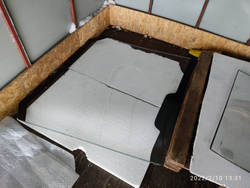 Стекло лобовое центральное  VOLVO L180F