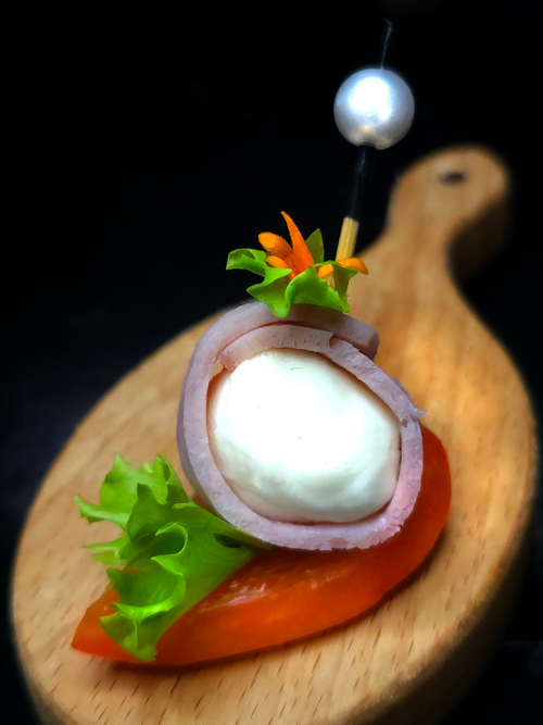 Лодочка из болгарского перца с ветчиной и моцареллой