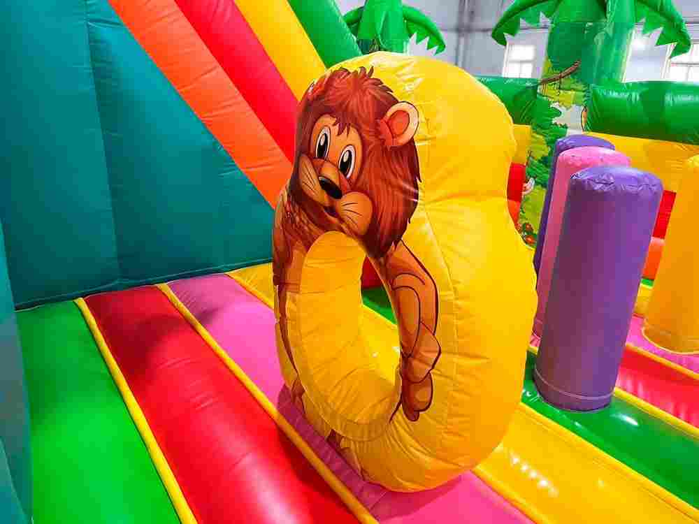 Коммерческий надувной батут "Джунгли" с горкой, 10*6*4.5 м