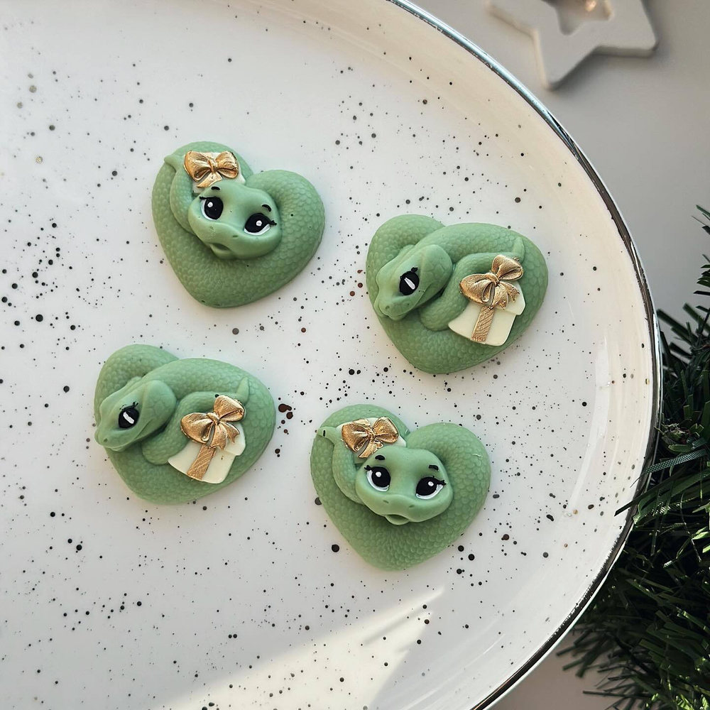 Силиконовый молд "Змейки сердечки"
