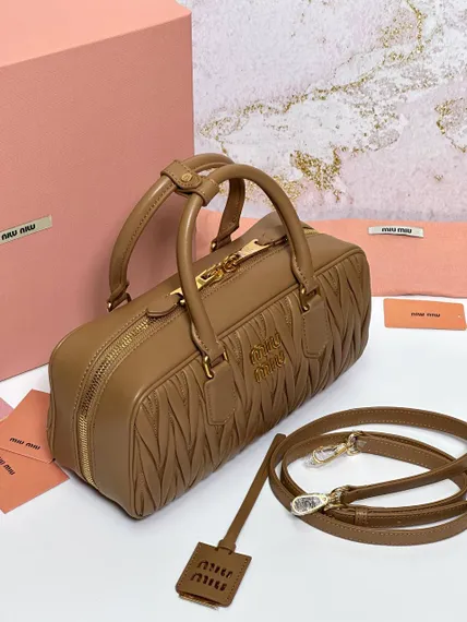 Сумка MIU MIU Arcadie matelassé из кожи наппа, карамельный