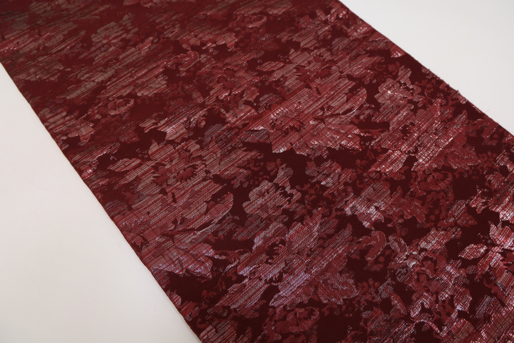 Жаккард бордовый с серебристыми цветами