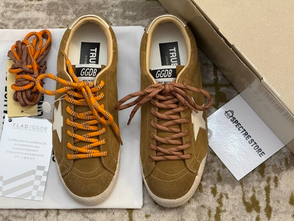 True Star in Tobacco-Colored Suede With White Star