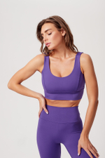 Топ с кольцами на спине