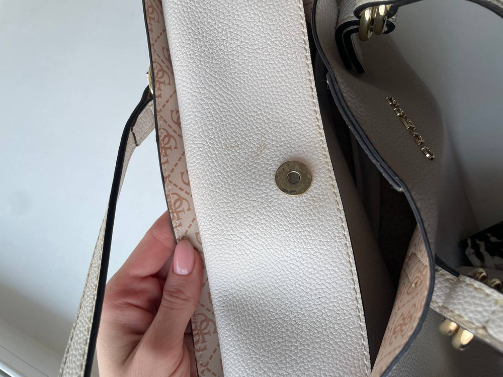 Сумка Guess