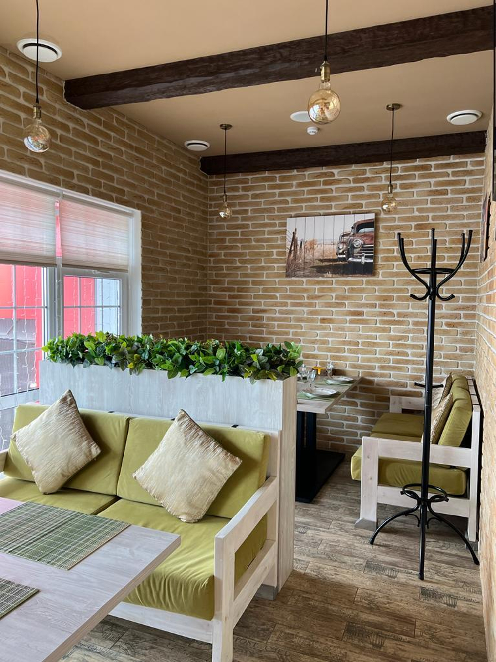 4.23. Озеленение дивайдеров искусственными растениями