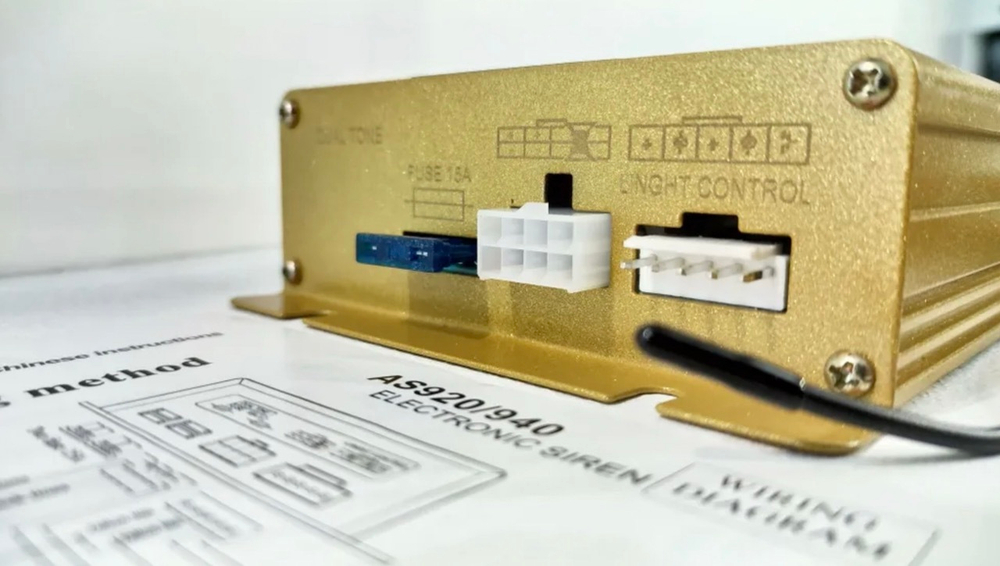 Сигнал звуковой для автомобиля, Блок управления СГУ 200W Federal Signal (X5)