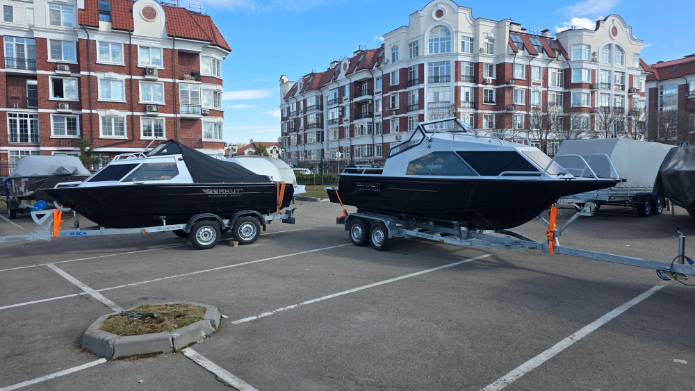 Лодка Беркут L-HT PRO. В наличии. Черный-белый