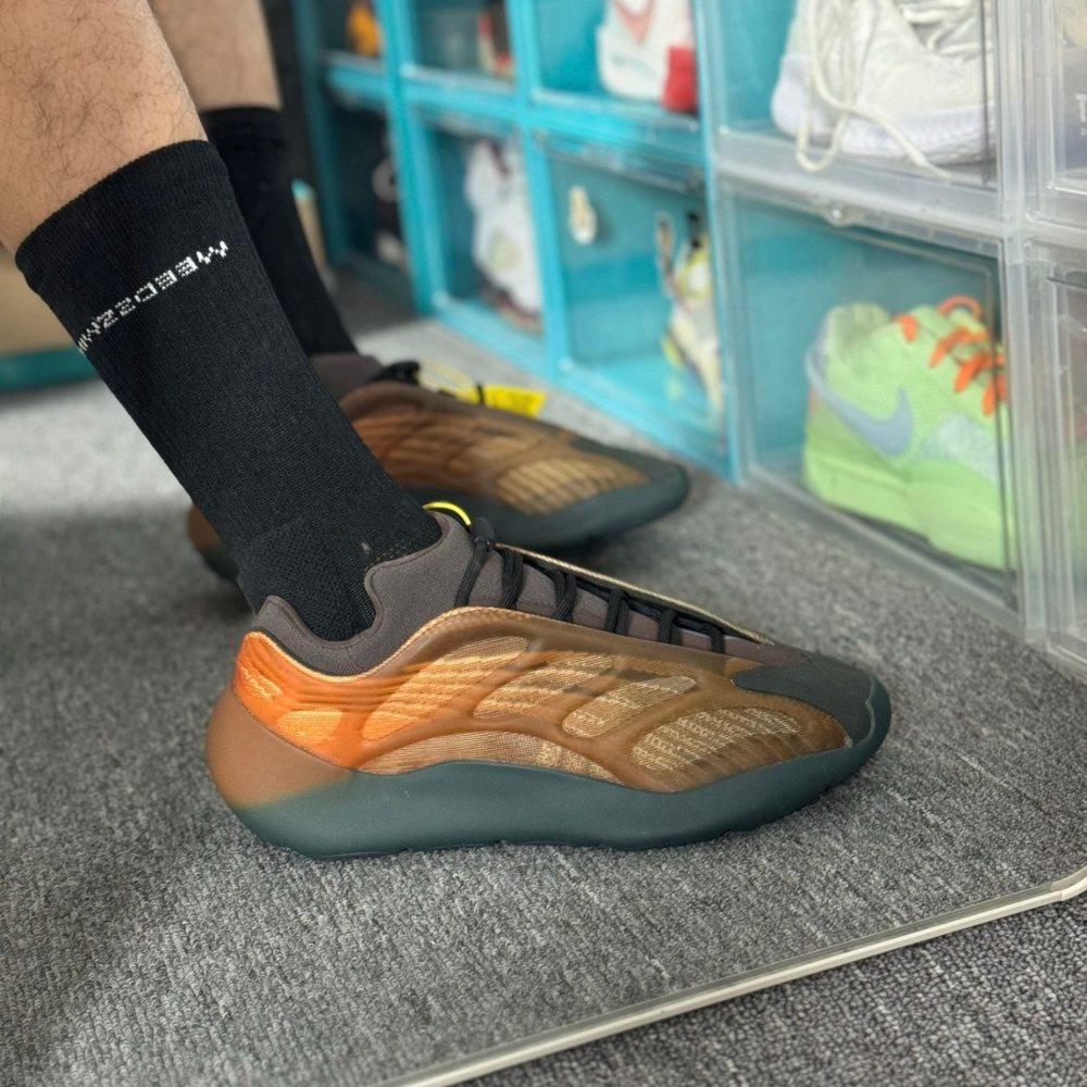 Adidas Yeezy 700 V3 Copper Fade
