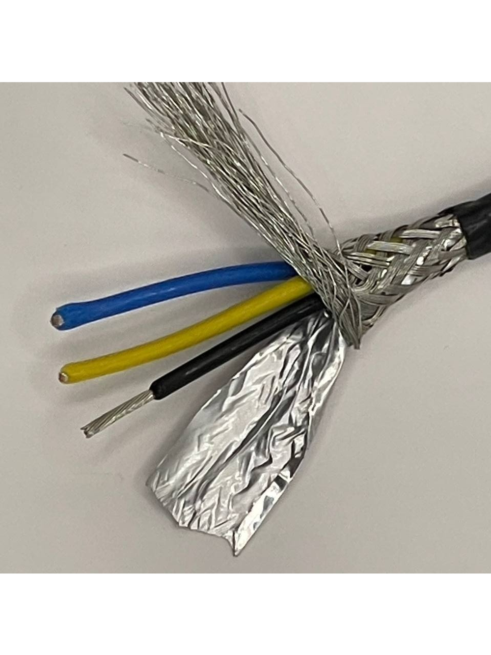 Экранированный провод 3 витые жилы в экране 22 AWGх3