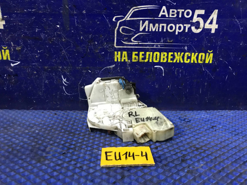 Замок двери задней левой NISSAN BLUEBIRD 1997