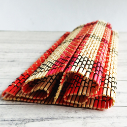 Бамбуковый коврик на стол, красные полосы