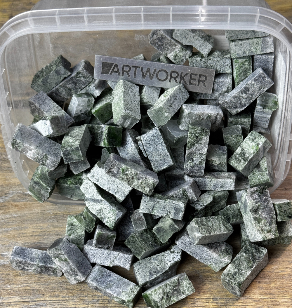 Колотый натуральный камень NS383, 350гр