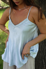 топ с атласным блеском