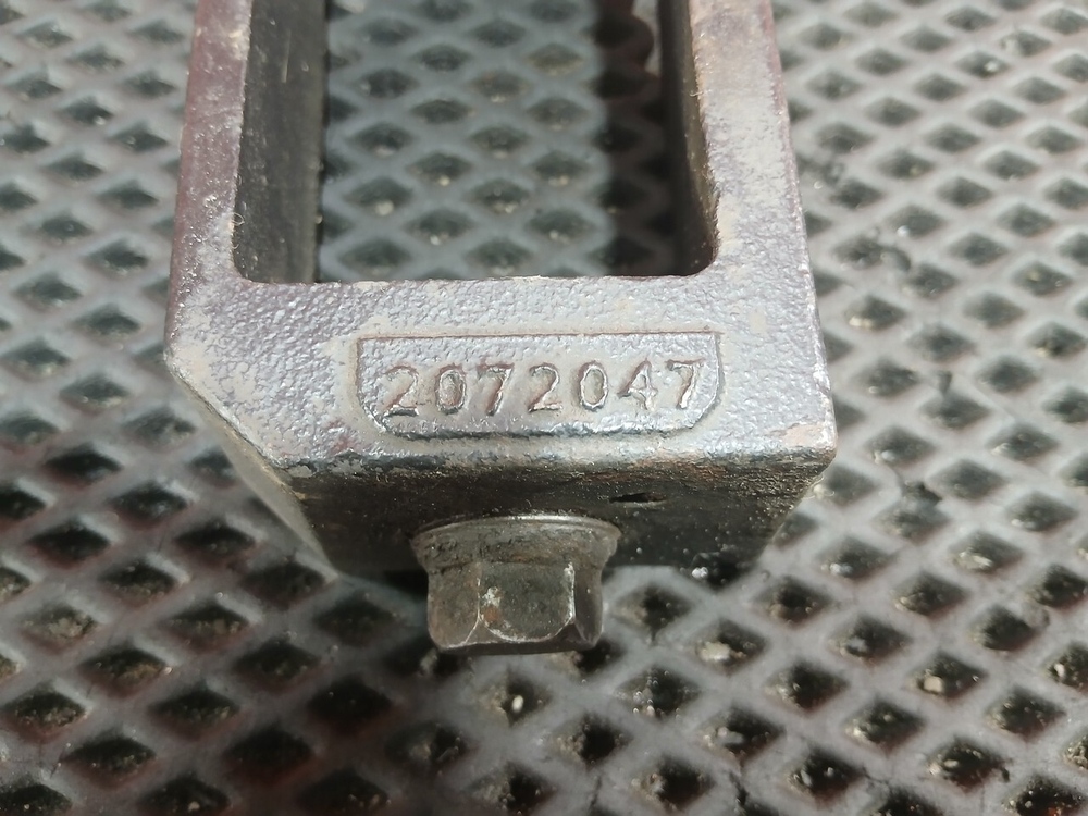 Кронштейн глушителя