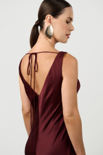 Платье макси с открытой спиной