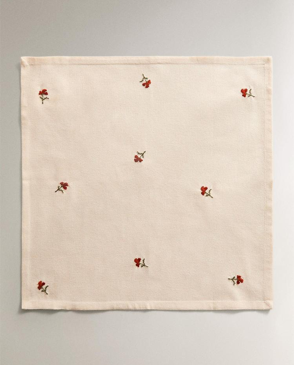ZARA HOME САЛФЕТКИ С ЦВЕТОЧНОЙ ВЫШИВКОЙ ( 2 ШТ.), ЭКРЮ