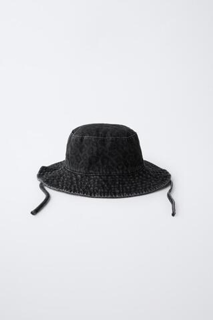 ZARA ДЖИНСОВАЯ ПАНАМА С АНИМАЛИСТИЧЕСКИМ ПРИНТОМ, ЧЕРНЫЙ