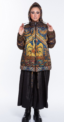 Двусторонняя куртка «Легенда», о мотивам мозаик кафедрального собора Девы Марии в Ахене и золотого дракона на церемониальном халате императора династии Цин, 18 век