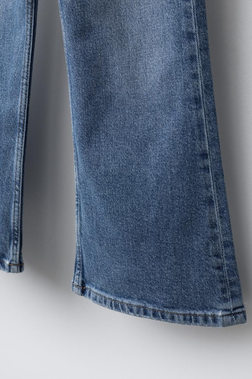 ZARA ДЖИНСЫ FLARE С ДВОЙНОЙ ПУГОВИЦЕЙ, СИНИЙ