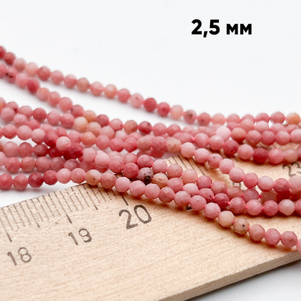 "Родонит" граненый бусины (мусковит с альбитом), диаметр около 2,5 мм, цена за нить 38 см