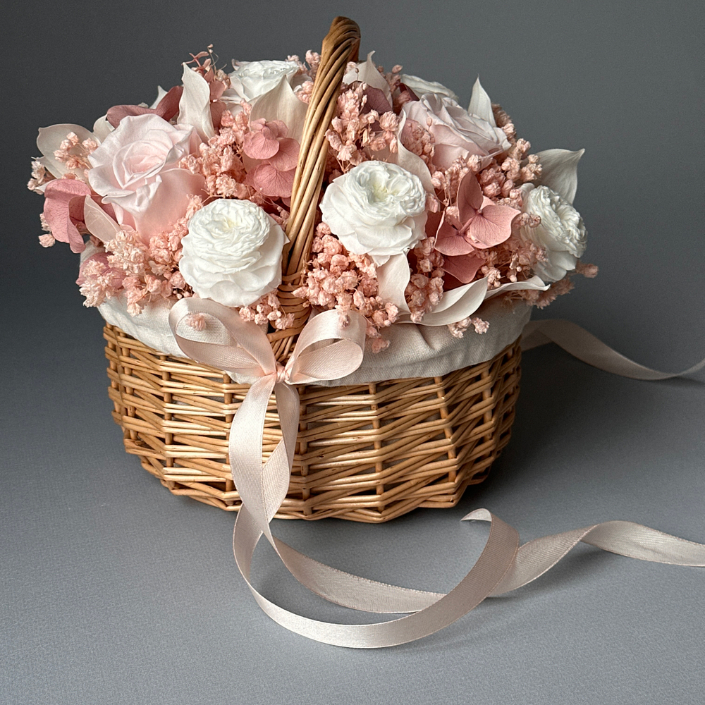 «Любимой» - композиция из стабилизированных цветов