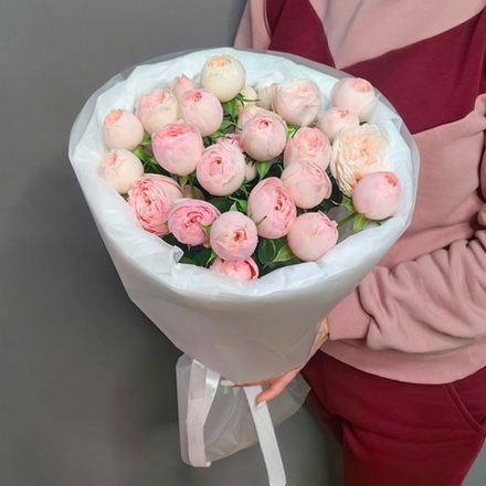 Букет с кустовыми пионовидными розами "Mansfield park"