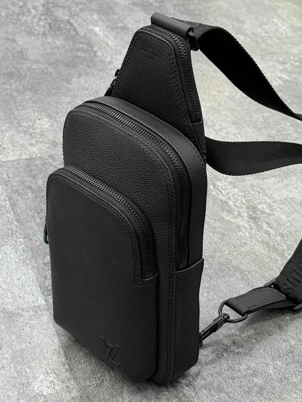 Нагрудная сумка-слинг Louis Vuitton Avenue