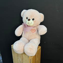 Медведь плюшевый розового цвета