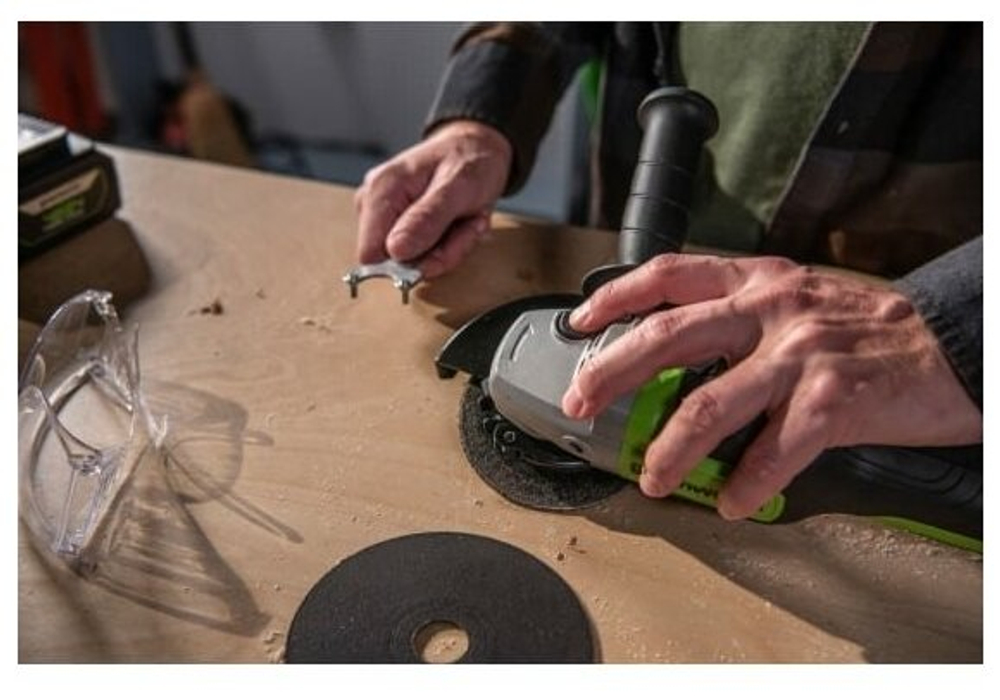 УШМ GREENWORKS GD24AGK2 в компл. с АКБ 2Ач. и ЗУ (3200207UA)