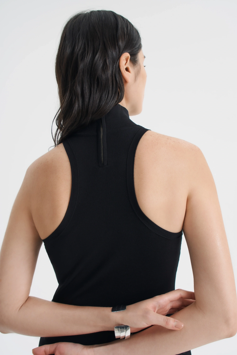 Платье-миди с высокой горловиной