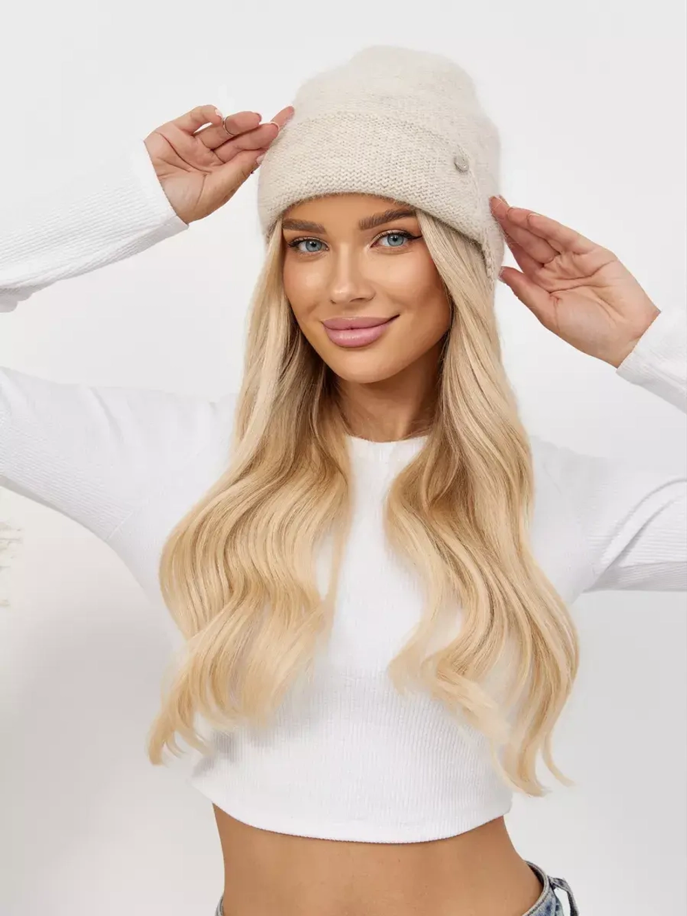 Шапка с ушками зимняя вязаная из ангоры