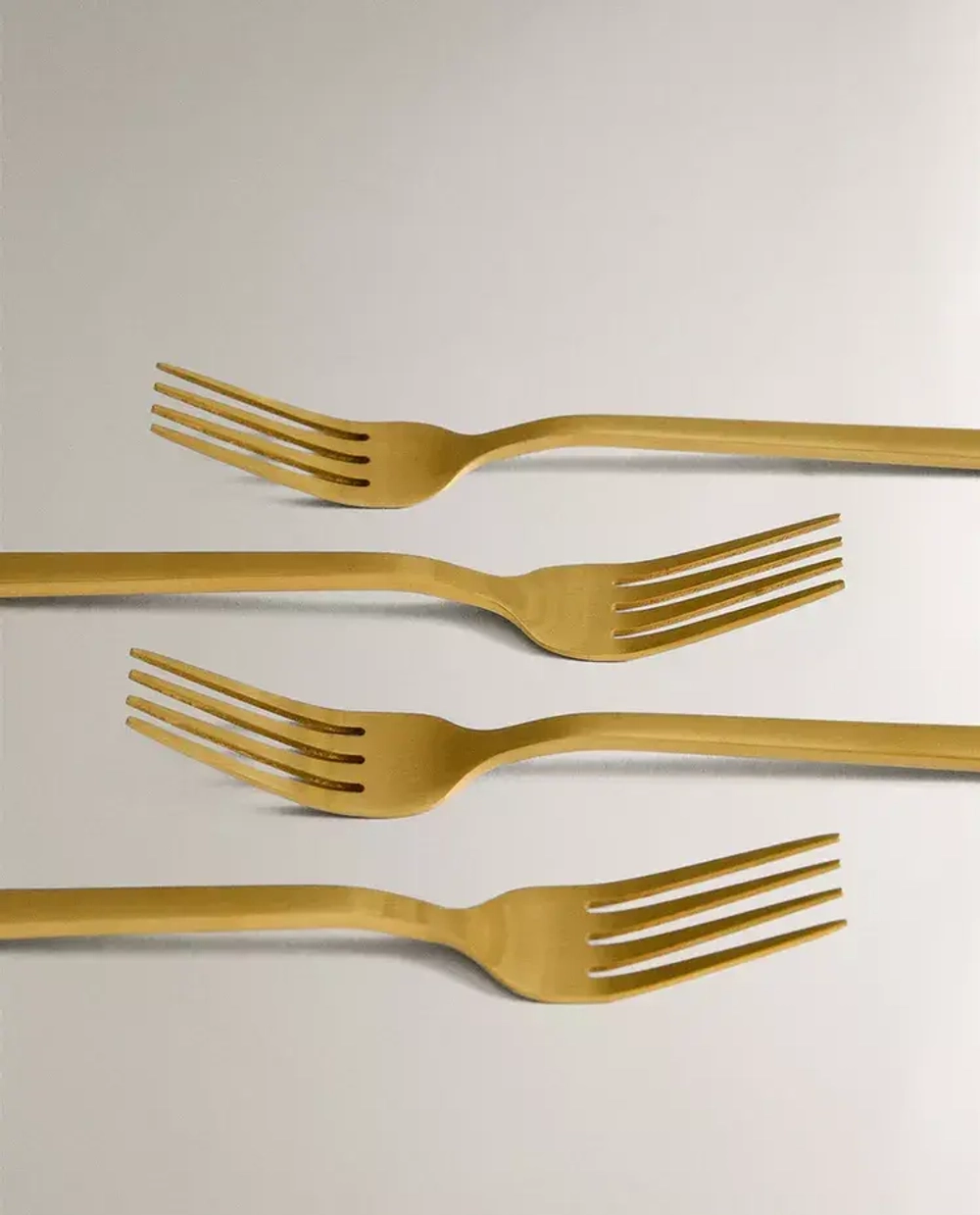 ZARA HOME НАБОР ДЕСЕРТНЫХ ВИЛОК ИЗ ЗОЛОТОЙ СТАЛИ ( 4 ПРЕДМЕТА), ЗОЛОТО