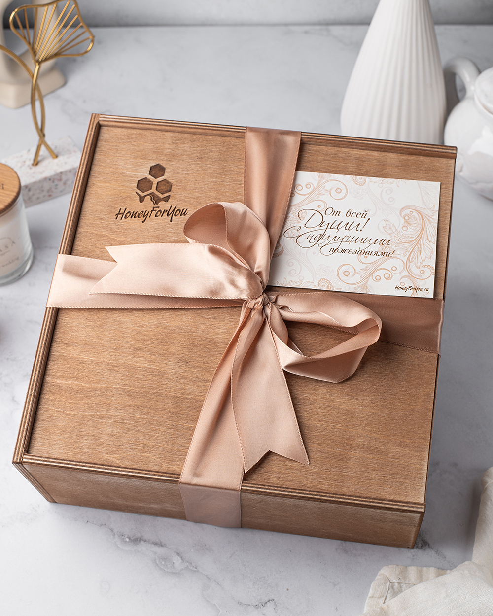 Подарочный набор сладостей в деревянном ящике