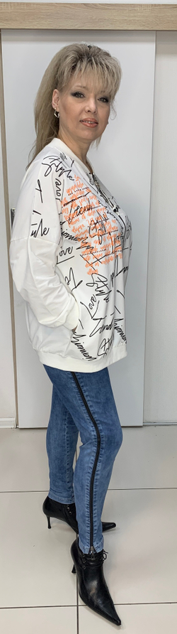 Серые джинсы c молниями и надписью