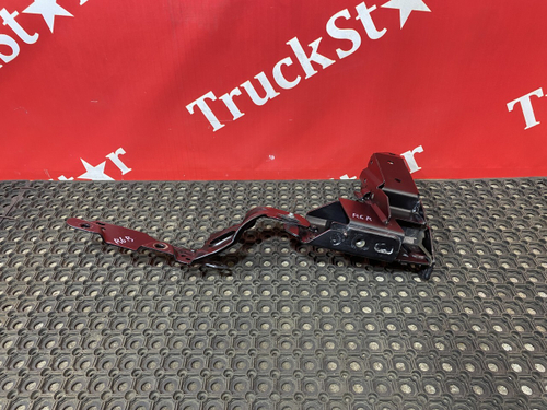 Кронштейн переднего бампера правый 2016г.