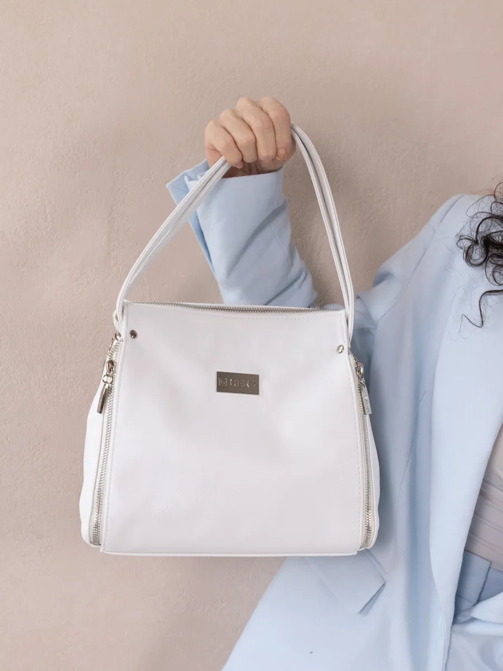 Сумка через плечо средняя классическая