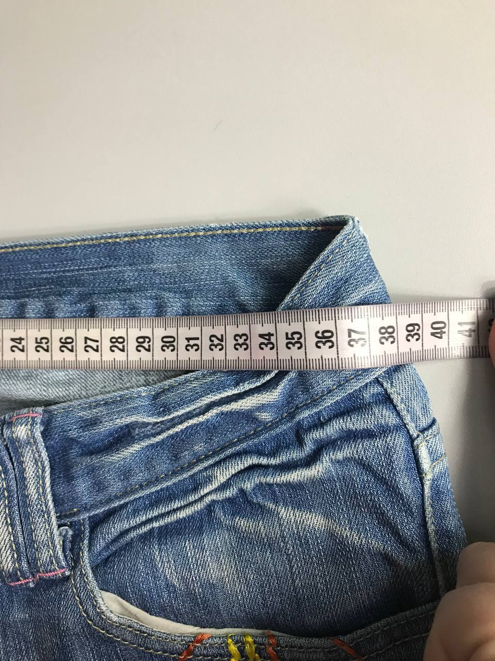 Джинсы с яркими акцентами, визуально на 44 размер