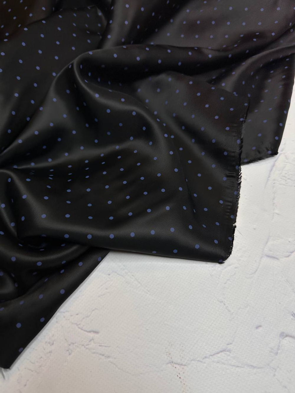 Вискоза подкладочная с узором (100%вискоза, Черный фон/фиолетово-синий мелкий горох, 137, 75 гр/м2)