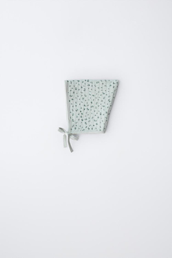 ZARA СТЕГАНЫЙ ЧЕПЧИК С ЦВЕТАМИ, ЗЕЛЕНОВАТЫЙ